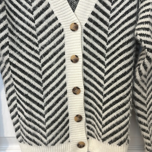 NWOT SHEIN Cream & Black Button Up Sweater - Size XS - New, Never Worn. - Picture 7 of 8